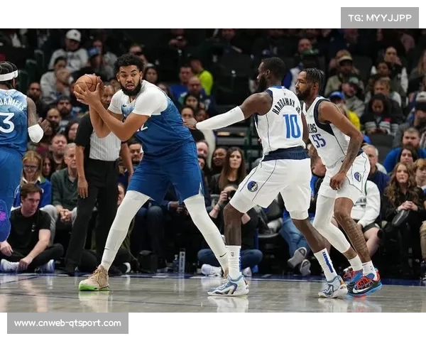 关键时刻：狼队前锋在对手压迫下完成高质量连接，助攻队友得分